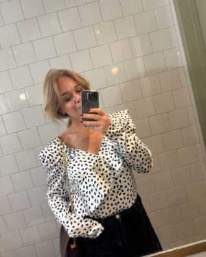 Ebba Kleberg von Sydow Instagram - Partytoppens comeback ändå ❤️‍🔥