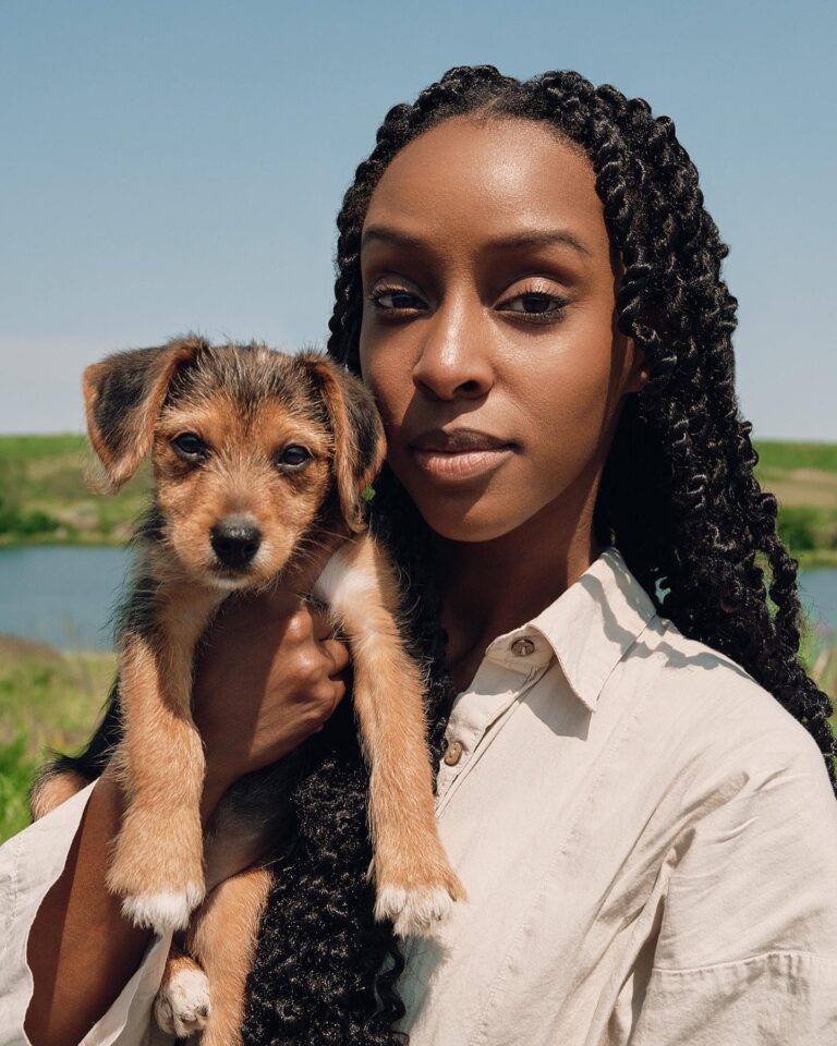 Ebony Obsidian Instagram - Animal Therapy 🐾