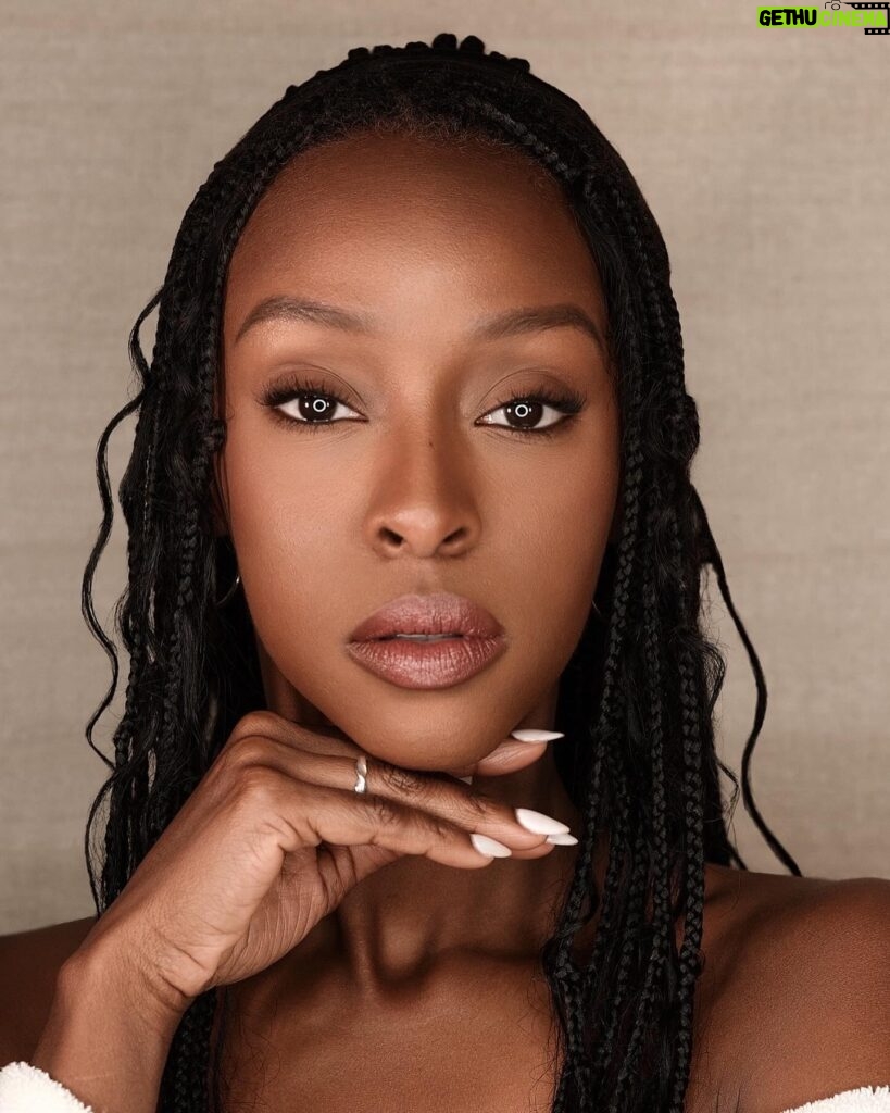 Ebony Obsidian Instagram - @LancomeOfficial