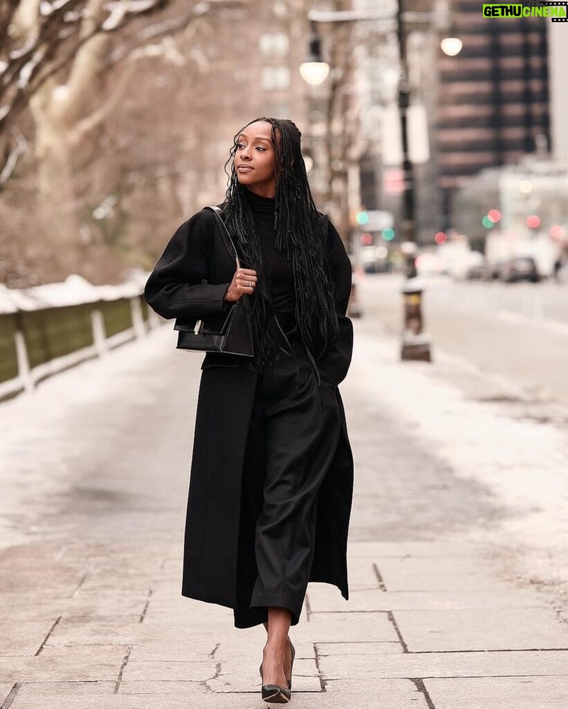 Ebony Obsidian Instagram - Making my way downtown, walking fast, faces pass and I’m home bound. How I feel after finishing work in my own city. 4-5 > 9-5 #Werk