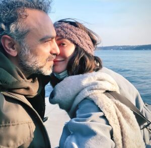 Ece Dizdar Instagram - Ya kırışırsam sana gülmekten?
İyi ki doğdun mavi’m💙
@serdarorcin
