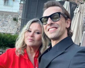 Ece Yörenç Instagram - Bu gala AŞK’lı gala ❤️‍🔥
#kgkg #thankyounext @netflixturkiye @ayyapim @ktdegirmenci ❤️