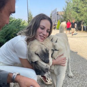 Ece Yörenç Instagram - ❤️ 
(aman Badi görmesin🐕‍🦺) @serenayss #kgkg @netflixturkiye @ayyapim