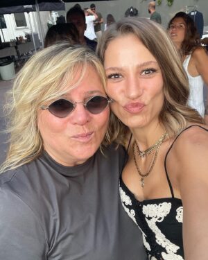 Ece Yörenç Instagram - ❤️”Leyloş” 
@serenayss ❤️ #kgkg @netflixturkiye @ayyapim