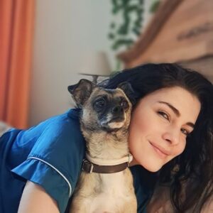 Ece Özdikici Instagram - Sabah rutini 3 = Hayvanlarla uyanmak. Anlatmaya lüzum yok.
Wellcome home💖

Not= Dünyanın en güzel videosunu bana çeken sosyal fobili arkadaşıma çok teşekkür ediyorum.😄 Lütfen hep bende kal🥳