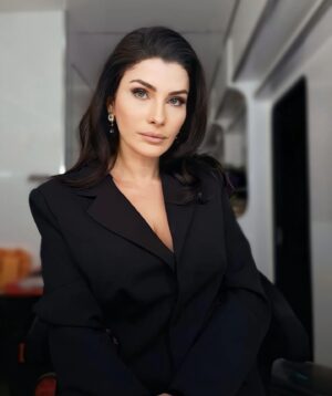 Ece Özdikici Instagram - 🖤