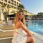 Ecrin Su Çoban Instagram - Hüsoya zorla çektirdiğim fotografları atmasam olmazdı