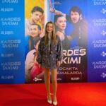 Ecrin Su Çoban Instagram - @kardestakimifilm galamız❤️❤️ 19 Ocak’ta sinemalarda görüşmek üzere 😉