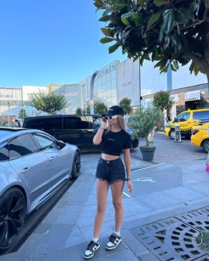 Ecrin Su Çoban Instagram - 🖤