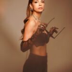 Eda Özerkan Instagram - I know what you’re doing!✨😎 Photo/ @kaan.turkerr @the.studio.zero Hair&make up/ @gokhancigeroglu Styling/ @betulcapkurr Manager/ @abdullahbulutmanagement @katicoban 🙏🏻🫶🏻🌸 #edaözerkan #edaozerkan #aniyakala #hayatandanibarettir #in #instagram #instagood #instalike #instadaily #instamood #instafashion #instalove #instadog #instacool #instaphoto #instaphotography #instatravel #instaart #instafollow #instavideo #instahair #instagamer #instabook #instajewelry #instabeauty #instalikes #instadraw Ve sonsuuuuzzzz olasılıklarım neler?🍀