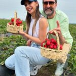 Eda Özerkan Instagram - Bir 🍓 meselesi…. @timuracar ❤️ #edaözerkan #edaozerkan #aniyakala #hayatandanibarettir #instagram #instagood #instalike #in #instadaily #reelsinstagram #instamood #insta #influencer #timuracar #insta #instaphoto #instaphotography #instatravel #instacool #instareels #instastyle #instamoda #instabook #instabeauty #instablogger #instalove #instalikes #instafollow #instahome Ve sonsuz olasılıklarım neler?🍀