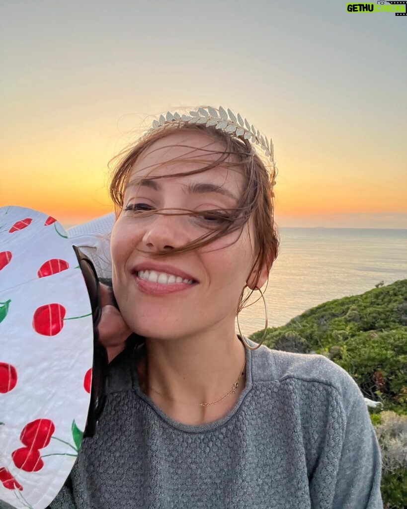 Eda Şölenci Instagram - yes, the sun sets everyday, yet..