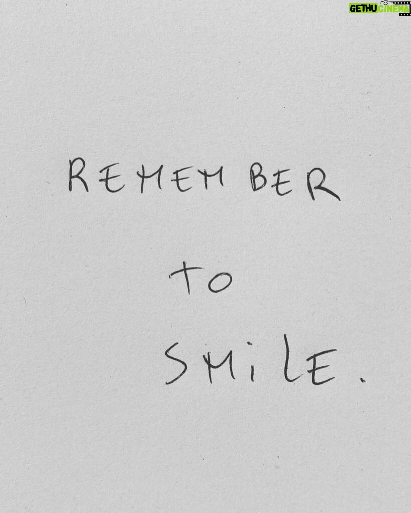 Eda Şölenci Instagram - smile, nevertheless. 🙃