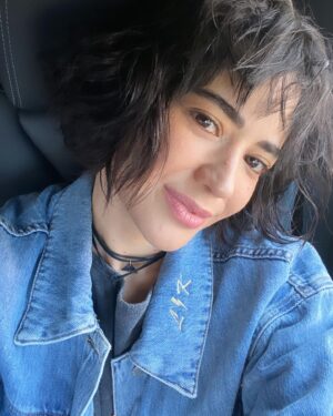 Edy Ganem Instagram - I went out of my comfort zone and got bangs and then cut my hair super short. 
I used to be scared of change lol - mainly bc of my profession..used to think I had to keep my “look” 
But F that, I don’t actually! 
And it feels good to be able to try whatever I want and embrace being more free and not giving a F about minor stuff like this.
I feel like I was always so uptight and I’m finally letting go and releasing! So silly yet so freeing 🙌🏻
( Haircut by: @stevestylemark )