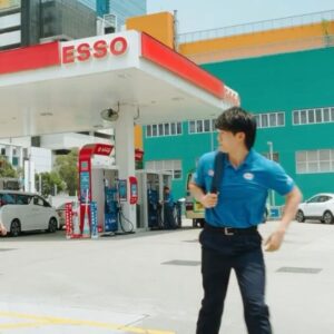 Eelyn Chan Instagram - #Esso #bts
💁🏻‍♀️：我突登買包糖喺你面前食㗎～
🙋🏻‍♂️：你開心就好啦👀❤️⋯⋯
#嗰日我就淨係進行 #光合作用 #暴曬 #濕身
#唔建議睇到最後一幅相 #😬