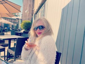Eileen Davidson Van Patten Instagram - Happy Sunday! Is it Fall???!