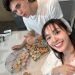 Eisaya Hosuwan Instagram - ขนมหม้อตาลพร้อมมมม! สำหรับคนที่มาหา อุ้ม พี่จ็อบ เทศน์ วันนี้ที่ Flex radio เท่านั้นนะคะ มีจำนวนจำกัดน้า แล้วเจอกันค้าบ💖 ป.ล. ถ้าได้ชิมกันฝากถ่ายรูปติดแท็ก #ใจพิสุทธิ์ มาให้ดูกันหน่อยนะคะ🥹🫶
