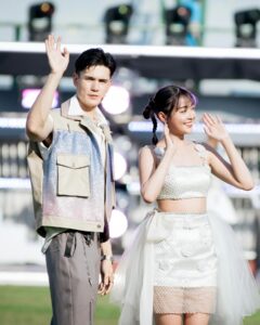 Eisaya Hosuwan Instagram - เมื่อวานนี้สนุกมากๆค่า ขอบคุณแฟนคลับจากทุกๆบ้านและทุกๆคนมากๆๆเลยนะคะที่ร่วมสนุกไปด้วยกัน ทั้งจากในสนามและทีมหน้าจอเลย เป็นวันที่ร้อนมากแต่แฮปปี้สุดๆไปเลย ไว้เจอกันใหม่นะค้าบบบบ ily💖 #54ปี3miracles #งานบอล54ปีช่อง3