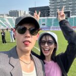 Eisaya Hosuwan Instagram - มาช้าแต่มานะะะะ🥹 พรุ่งนี้อย่าลืมทากันแดด พกแมสมากันฝุ่นกันด้วยนะคะ จะคอยส่งใจไปให้ทุกคนน้า แล้วมาสนุกกันค่าาา🙌💖 #54ปี3miracles