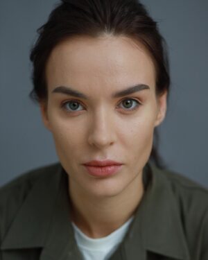 Ekaterina Vladimirova Instagram - Говорят, агент Солт следит за тобой.  У нас тоже есть крутые девчонки. С радостью обновляю свои актерские материалы.  Эта съемка была направлена на типажность. Каждый образ несет в себе героя. Никакого гламура, только хардкор. #владимирова #актриса #портфолио #обновление #кино #агент #фсб #спорт