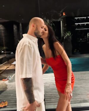 Ekaterina Vladimirova Instagram - Всех с наступающим 2024 годом! Доброты, тепла и чтоб все мечты исполнились !!! ❤️❤️❤️#новыйгод2024 #2024 #бали