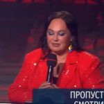Ekaterina Ivanchikova Instagram - Совет, который бы дала себе в начале творческого пути👇🏻 После выпуска «Перепой звезду», вспомнила мои песенные конкуры и почему «не работало». Во-первых, я играла в игру: «мне все равно, возьмете вы меня или нет», хотя вариантов особо не было: либо домой в Чаусы (чего я не очень хотела 😅), либо биться дальше… И меня пропускали дальше, чтобы посмотреть, что выдам с моей внешней самоуверенностью, но я их разочаровывала. Приносила тот же материал и думала, что прокачу на таланте🫢И мне терпеливо говорили, что нужно готовится и что меня ждут в следующем году. Итаааак, послание к молодым артистам (и себе в прошлое): Если вы сделали один трек, закидываете везде, ждете, что сейчас он вас подкинет, но ничего не происходит – это норм! Делайте МНОГО, выпускайте в мир, пробуйте продвигать через контент. Больше пробуете – больше опыта и понимания, какие «руки» вам нужны, чтобы масштабировать ваше творчество! Или когда идете на конкурс, сделайте заранее материал, чтобы он говорил за вас, после того, как вас увидят на этом шоу! За вами захотят пойти, а вы такие, бац и выдали им материал, в том же стиле, который показали на конкурсе!