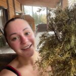 Ekaterina Kokorina Instagram - Вот и закончился наш мини-отпуск в Русских сезонах курорт Пересвет ☀️Уезжать не хочется, но работа не дремлет 😁 могу сказать, что это одно из самых прекрасных мест, которое мы посетили) здесь огромное количество развлекух на любой вкус. Баня, спа, боулинг, зоопарк!!! Для любителей спорта это просто сказка. 3 бассейна, один из которых горячий с выплывом на улицу. Есть даже ледовая арена 😱😱😱 короче, хочу вернуться сюда!!! Спасибо @peresvet_hotel_spa за чудесные 3 дня перезагрузки ❤️❤️❤️