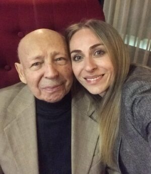 Ekaterina Morgunova Instagram - Сегодня ночью не стало моего дедушки.. самого лучшего дедушки на свете.. Ему было 85 лет.. год назад он перенёс Ковид и выкарабкался. А сейчас.. видимо пришло его время.. Человек с большой буквы, человек слова и дела, человек, который никогда не проходил мимо, если кому-то нужна помощь. Он всегда был очень сильным, полным жизни, энергии, планов, а ещё обаяния и харизмы и чувства юмора(те, кто был на моей свадьбе, наверняка помнят его речь-стендап)) И только таким я хочу и буду его всегда помнить! 
Я всегда буду любить тебя, мой родной, мой золотой! Всегда буду гордиться, всегда буду помнить всё, чему ты меня учил, мой самый строгий, и в то же время, самый добрый, сентиментальный и любящий дедушка! Ты всегда будешь жить в моём сердце.🤍