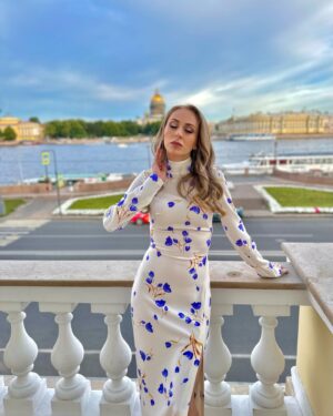 Ekaterina Morgunova Instagram - Карусель из Петербурга..) Как же там красиво!💙 #екатеринаморгунова #санктпетербург #совершеннопотрясающе