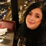 Elísabet Benavent Instagram - Mis últimas fotos con el pelo verde. Últimos días en París. Paseos, Jules Verne, tiendas, suelos y un codo roto. Vuelta a Madrid y la paz del hogar que se intensifica un domingo por la tarde.