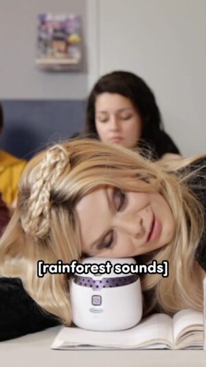 Elaine Carroll Instagram - very mary-kate classic: asleep in class 😴
.
#sketchcomedy #funny #verymarykate #olsentwins