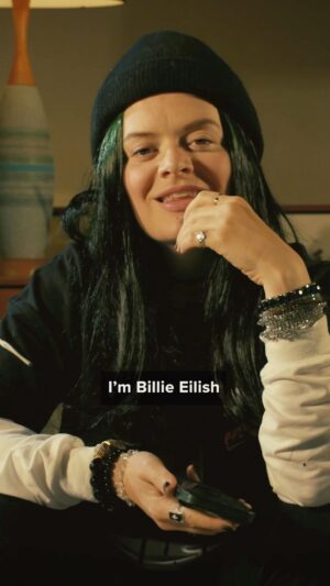 Elaine Carroll Instagram - billie eilish’s masterclass 🪨
(shot / edited by @samreich) 
.
#sketchcomedy #funny #impressions #billieeilish #masterclass #geodes