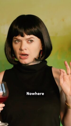 Elaine Carroll Instagram - the asshole 💅 #sketchcomedy #funny #characters #aita #entitlement