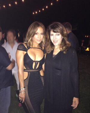 Elaine Goldsmith-Thomas Instagram - Happy birthday @jlo.  Hard to make foot prints where most people have never gone- honored to follow in yours or given my big bunioned feet beside…
Thank you for being a guiding light, a shoulder to lean on, and the one constant in a sea of change. 
Could not love you more my girl.
#thefamilywemake