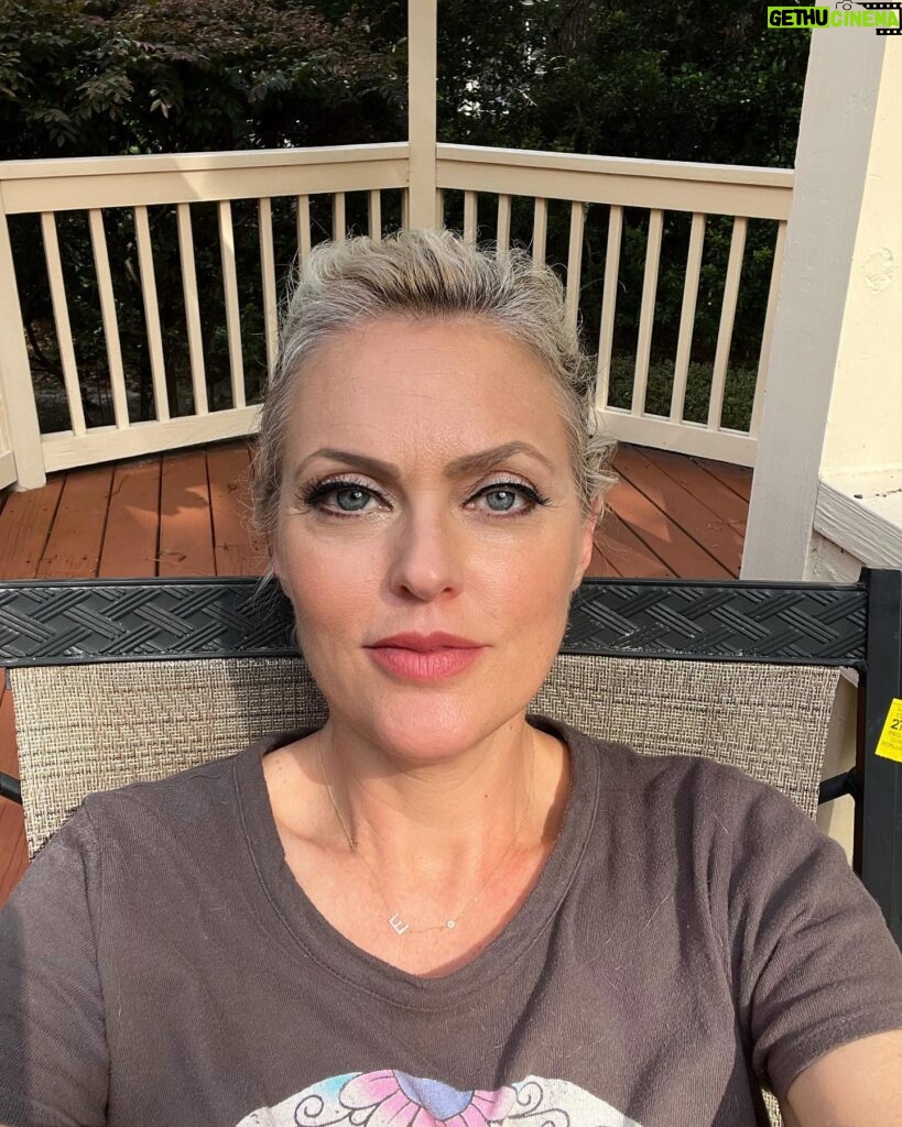 Elaine Hendrix Instagram - This is what unemployed looks like. 💖