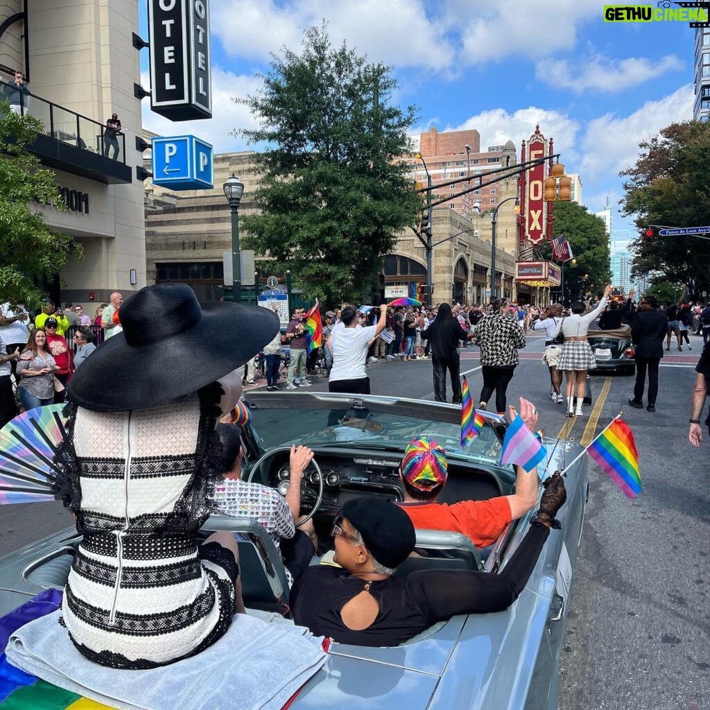 Elaine Hendrix Instagram - ATL PRIDE weekend was EPIC! We celebrated the unique, worthy, lovable beauty of people being who they truly are. It was safe. It was fun. And it was PROUD. Thank you @micahmccain & @steveniga for making this incredible memory happen for myself and my friends. YOU are loved. ❤️🧡💛💚💙💜 #AtlantaPride