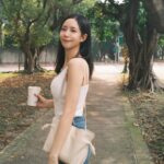 Elaine Ho Instagram - 港式小姐姐 📷/ X100VI 📸/ @shy159753151 👜/ @loewe 👗/ @squarebear.thelabel