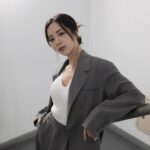Elaine Ho Instagram - 🖤🤍 娛百熱門打卡景點——樓梯間 outfit/ @anymade_