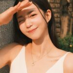 Elaine Ho Instagram - 港式小姐姐 📷/ X100VI 📸/ @shy159753151 👜/ @loewe 👗/ @squarebear.thelabel