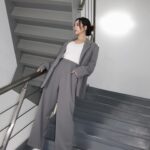Elaine Ho Instagram - 🖤🤍 娛百熱門打卡景點——樓梯間 outfit/ @anymade_