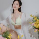 Elaine Ho Instagram - 當一天辣妹 #黛安芬 #Triumph #澎澎氣墊 #史上最輕提托 #lightestpushupever #Tri-Air Lite @triumphlingerie
