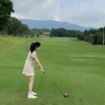 Elaine Ho Instagram - 練了這麼久 ，就為了這一天 天氣好棒！下場打打球🏌🏻‍♀️