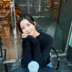 Elaine Ho Instagram - 好久沒來娛百，開春第一錄🖤 outfit/ @queenshoplife #qsxhsin