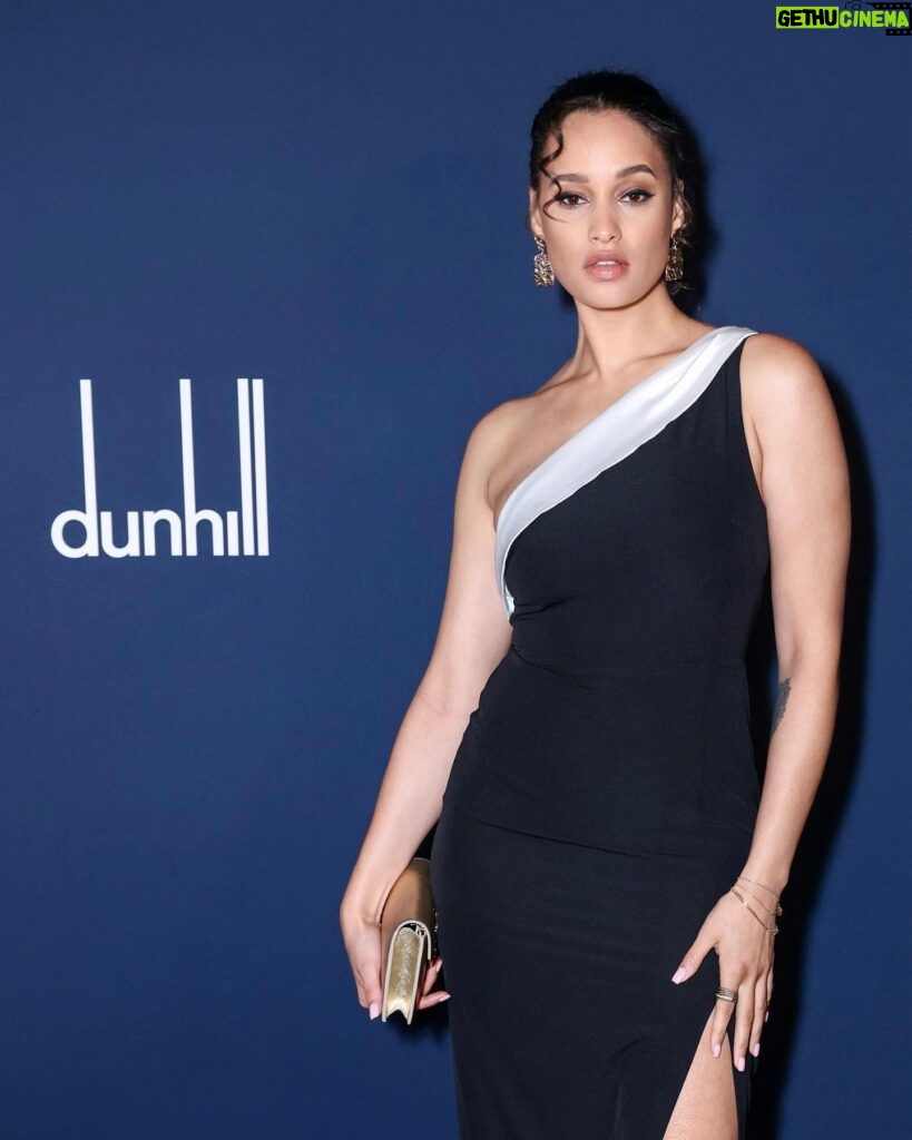 Elarica Johnson Instagram - A beautiful evening at The Dunhill & BSBP Pre-BAFTA Filmmakers Dinner 🤍 @dunhill @bsbpartnerships @bafta Makeup by - @amie_williams_ Photo - @davebenett @lancomeofficial @chanel @narsissist #bafta #dunhill