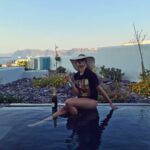 Elarica Johnson Instagram – QUARANTINE
I wish mine looked a little more like my 8months ago!
.
.
.#killcorona #quarentineandchill #soloisolation