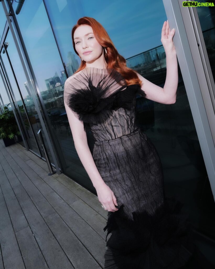 Eleanor Tomlinson Instagram - BAFTA X HARPERS BAZAAR @bafta @bazaaruk @lancomeofficial • Styled by @rebeccacorbinmurray in @marchesafashion @jimmychoo 💎 @bulgari • Makeup @victoriabond007 using @lancomeofficial • Hair @lukepluckrose • @vrwpublicity 📸 @byholliem