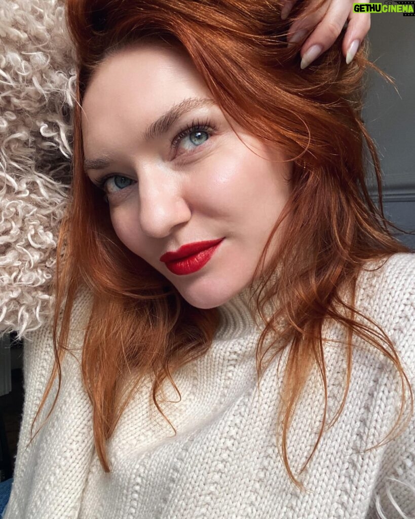 Eleanor Tomlinson Instagram - Trying to contain my excitement about being sent the new Rouge Dior set 💄 Thank you so much @dior 💋 @peterphilipsmakeup @diorbeauty