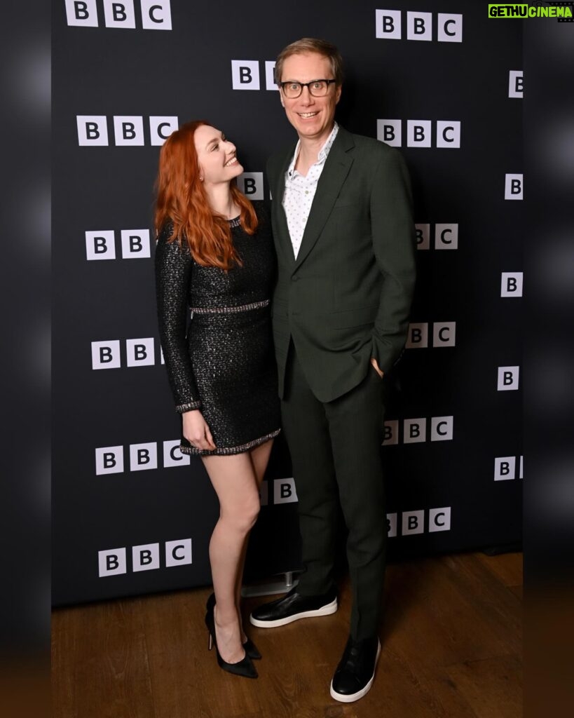 Eleanor Tomlinson Instagram - The countdown is on… The Outlaws, Series 3 30th and 31st May @bbciplayer @primevideo @stephenmerchant 📸 @hogieaaa__ • Styled by @rebeccacorbinmurray in @giambattistavalliparis @jessica_mccormack @jimmychoo • Makeup @victoriabond007 • Hair @pauljoneshair • @vrwpublicity