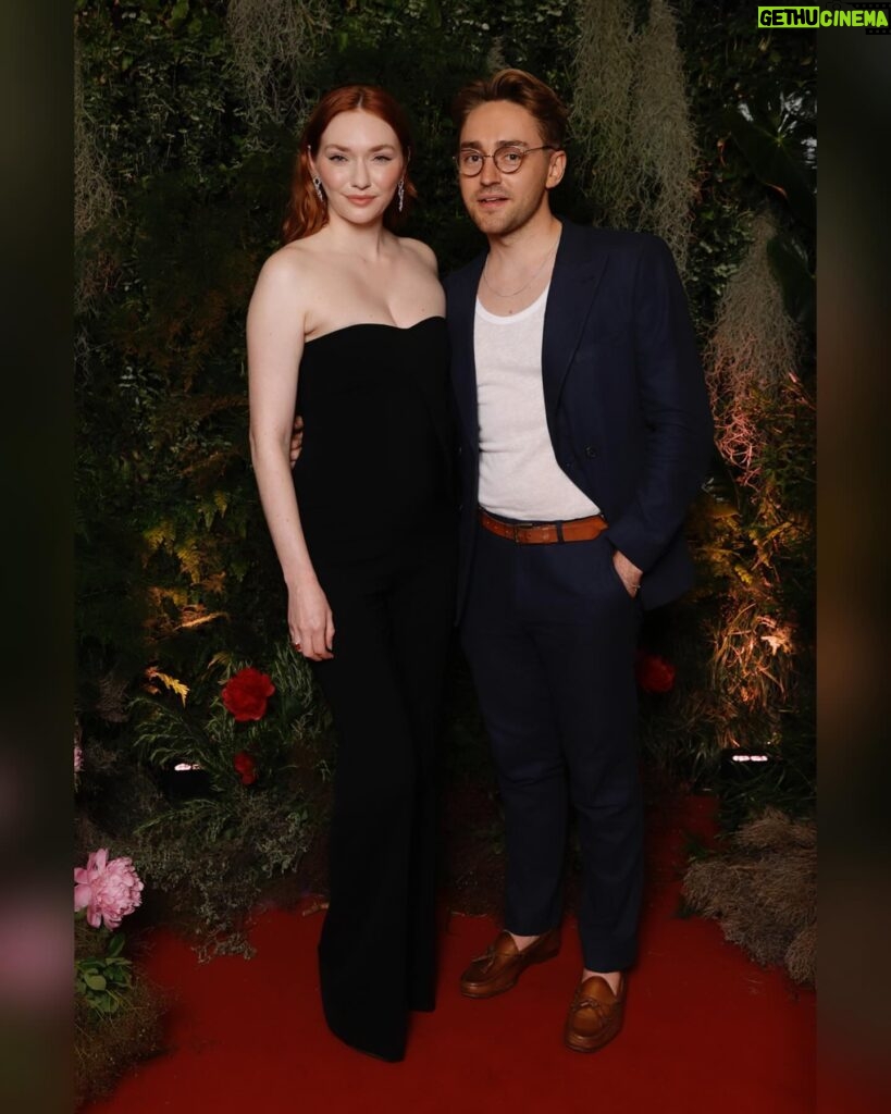 Eleanor Tomlinson Instagram - VOGUE X NETFLIX X BAFTA PARTY Such a fun night 🥂 Thank you for having me! … and thank you @rossharrytom for being the coolest date and not crying when you met @billiepiper ♥️✌🏻 Styled by @rebeccacorbinmurray in @stellamccartney @jimmychoo @completedworks Makeup @victoriabond007 Hair @pauljoneshair @vrwpublicity @britishvogue @netflixuk @netflixqueue @bafta 📸 John Phillips @gettyimages @gettyentertainment 📸 @sofi.adams.photo @dovetalelondon at @1hotel.mayfair