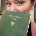 Eleanor Tomlinson Instagram – All new… 

The Forsyte Saga 

Let’s go! 

@mammothscreen @masterpiecepbs 

@twopencemiddleton 
@danny_griffin_ 
@joshua_orpin 
@milliegibbo 
@jamieflatters 
@tomdurantpritchard1 
@owen.i23 
@elliespeaks 
@stephenmoyer 
#francescaannis 
#jackdavenport 
#susanhampshire 
#josettesimon